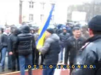Патріотичний мітинг біля обласного управління МВС у Луганску, 14.04.2014