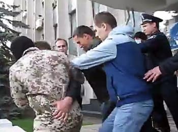 Kidnapping of the deputy of city council in Horlivka, on April 17, 2014 (18+ Explicit language)