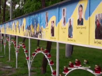 В Днепропетровске открыли стену памяти Героев Небесной сотни, 30.04.2014