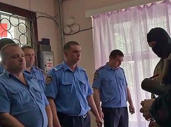 Head of the battalion «Donbas» rudely «brought up» Donets’k police (18+ Explicit language)