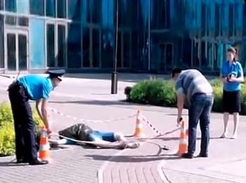 Dead man at the station of Donetsk, on May 26, 2014 (18+)