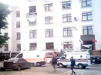 Последствия взрыва возле здания Луганской ОГА, 02.06.2014