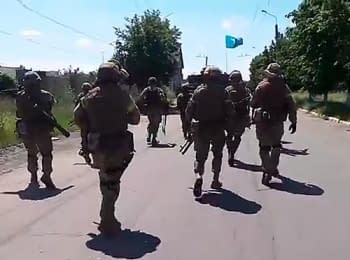 Slovyans'k is cleared from terrorists, in the city the flag of Ukraine are hoisted (July 5, 2014) (18+ Explicit language)