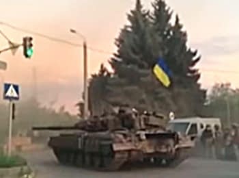 Tanks fire on positions of terrorists in Kramators'k, on July 5, 2014