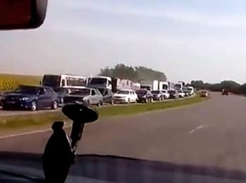 On the exit from Donetsk were formed queue kilometer (July 11, 2014)