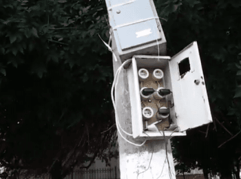 How inhabitants of Slovyans'k a phones charging (July 15, 2014)