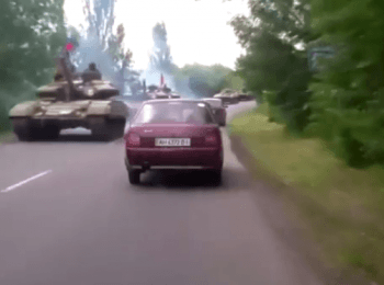 Yenakiyeve: Column of tanks and armored cars under the Russian flag (July 15, 2014)