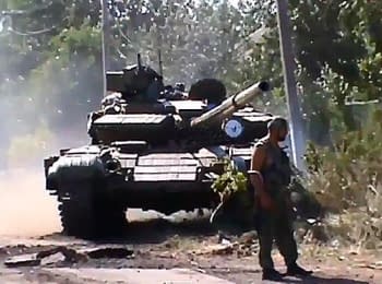 Бронетехника боевиков в районе Саур-Могилы (курган в Шахтёрском районе Донецкой области)