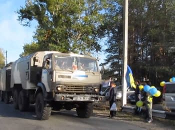 People are greeting the 25th Airborne Brigade in Gvardeyskoye
