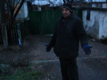 Soldier of "Right Sector" talking with local resident in the ATO zone (18+, rough language)