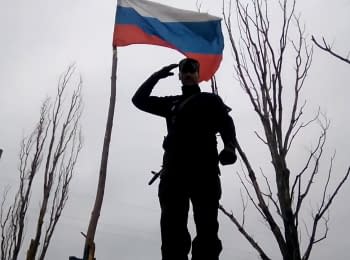 Militants set the flag of the Russian Federation at the checkpoint