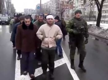 "Середньовіччя": терористи провели полонених українських військових по Донецьку