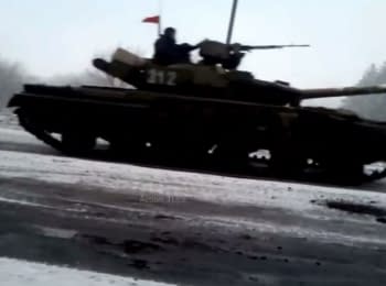Tanks under the Russian flags on the road to Uglegorsk (near Debaltseve) 30.01.15