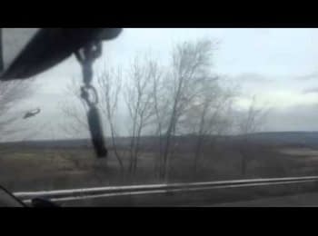 Артемовск. Украинский боевой вертолет летит в направлении Дебальцево