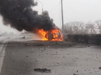 Shell hit at the civilian vehicle, Textilschik district, Donetsk, 09.02.15