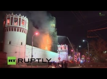 Пожар в Новодевичьем монастыре в Москве | RuptlyTV