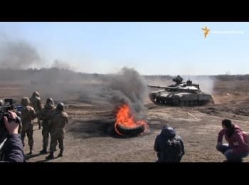 Open training: paratroopers and "Aydar" soldiers