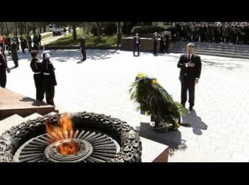 Президент Украины почтил память моряков - защитников Одессы