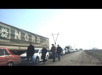 Черги на блокпостах на виїзді з Донецька