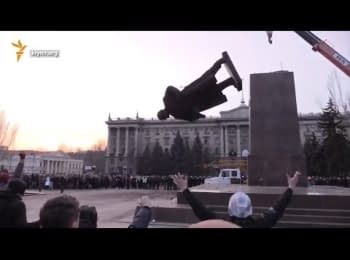 Decent life or idols
