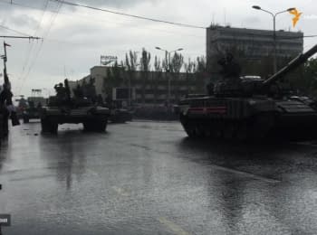 Захарченко на параде в Донецке о "карателях" и "фашистах"
