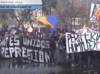 Students in Chile protest under the Ukrainian flags