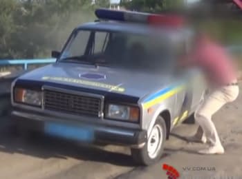Officer of traffic police tried to escape with bribe from the SBU
