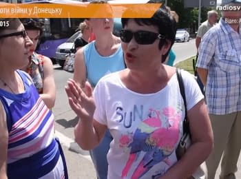 "Чому наші вояки ховаються серед житлових будинків?" – на мітингу в Донецьку