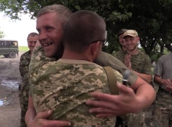 Soldiers at the forefront are receiving certificates of combatants