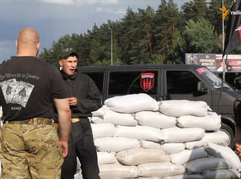 "Right Sector" mounted the checkpoint to control entry to the capital
