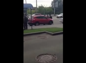 Woman gave a drive for a policeman on the hood of her car