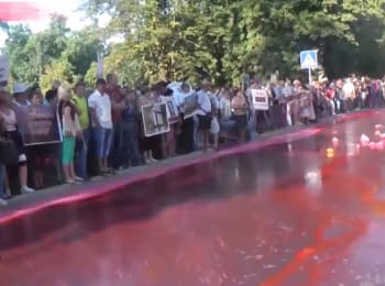 Жители Донецка показали миссии ОБСЕ "реки крови"