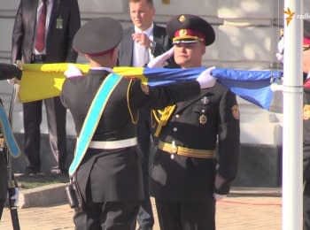 На Софіївській площі в Києві підняли Державний прапор