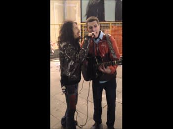 The leader of the Aerosmith Steven Tyler sang with street musician in Moscow, 04.09.2015