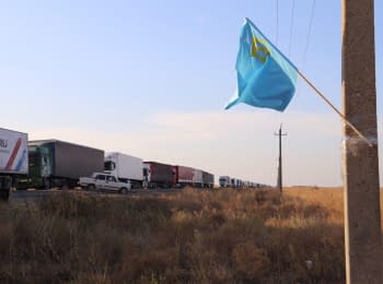Блокада Криму у Чаплинці: учасники блокади не пропускають 200 продовольчих вантажівок