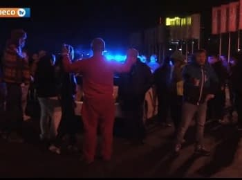 Поліція розганяє натовп вуличних гонщиків у Києві