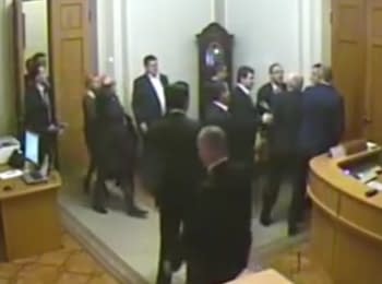 Conflict of Teteruk and Kuzhel in Verkhovna Rada - video from surveillance cameras