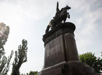 Dismantling of monument to Shchors in Kyiv