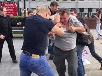 В Москве избили участников митинга против войны с Украиной