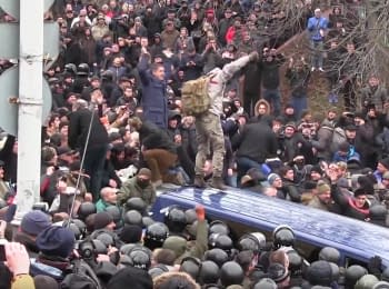 Освобождение Михаила Саакашвили с автомобиля силовиков