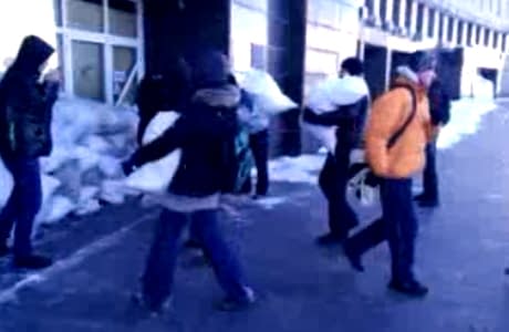 У Сумах активісти «окупували» облраду та барикадують ОДА