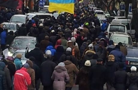 До Одеської ОДА рухається колона до 2 тисяч людей