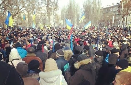 Дніпропетровську ОДА окупували «тітушки». Євромайданівці оточили будівлю