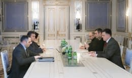 ЯНУКОВИЧ ЗАПРОПОНУВАВ ЯЦЕНЮКУ ПРЕМ’ЄРСТВО