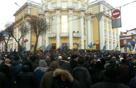 У Вінниці люди увірвалися в Облраду