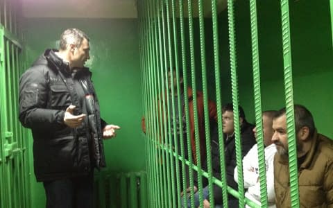 Оболонський суд заарештував 17 активістів