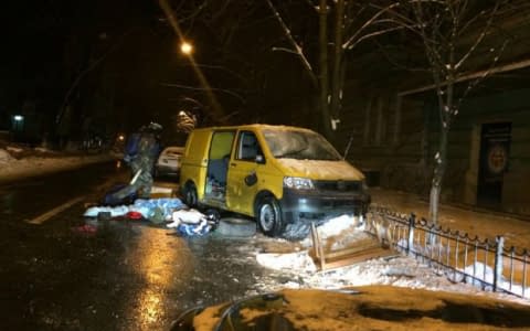 «Беркут» вночі затримував людей і трощив автомобілі