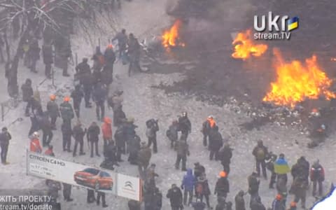 Після кількох атак «Беркуту» протестувальники запалили шини на Грушевського