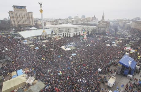На Майдані починається віче