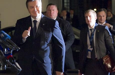Янукович в «нормальному» настрої приїхав на відкриття саміту в Вільнюсі